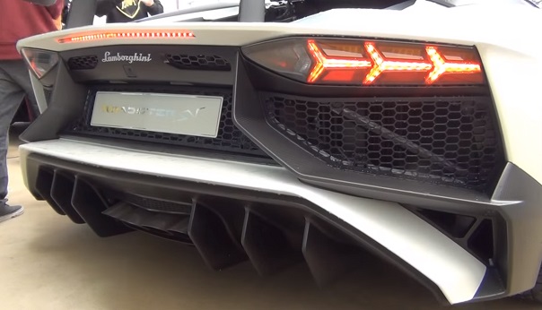 Lamborghini-Aventador-SV-Roadster.....