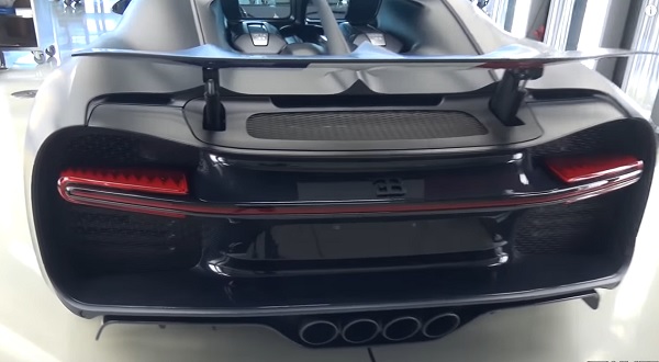 Bugatti Veyron 2020.