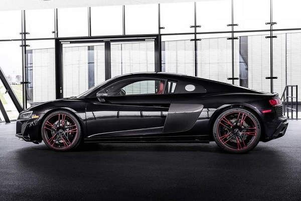 Audi R8 Black Panther.