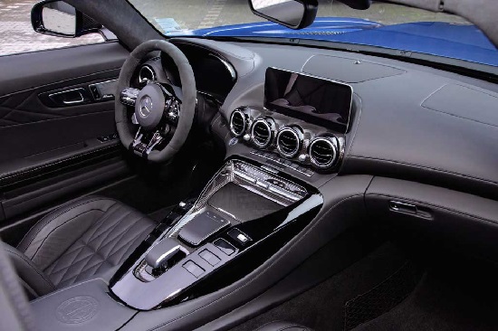 Mercedes-AMG GT R Roadster.