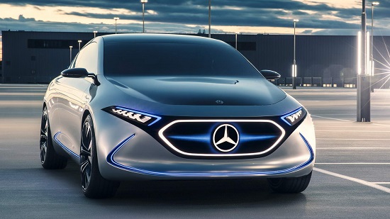 Mercedes EQE 2022.